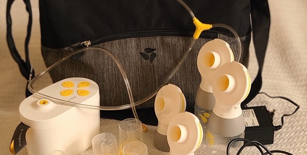 Medela  Pump In Style Double Electric Pump System with Carry Bag